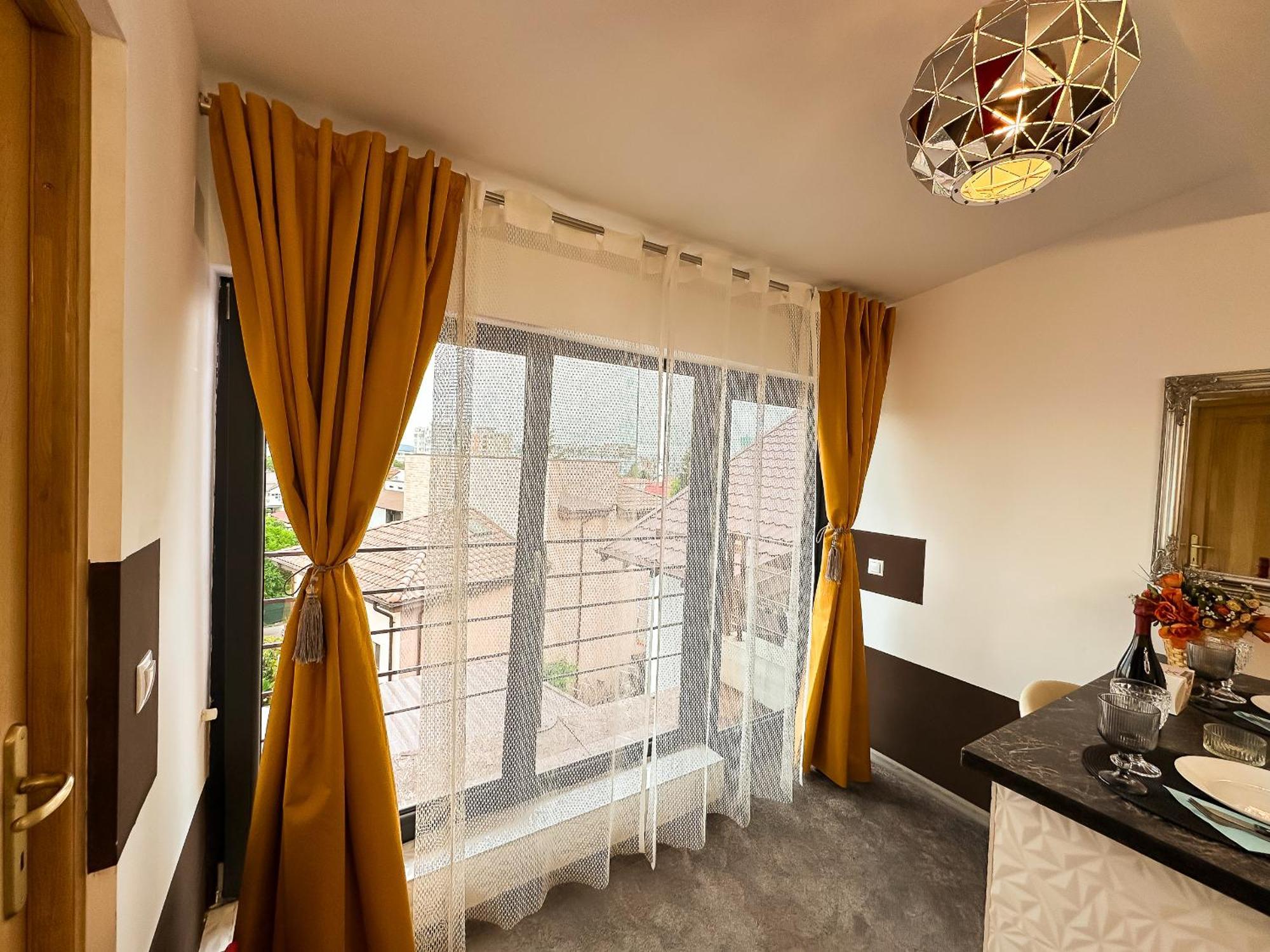 The Royal - Studio With Balcony & Panoramic View Craiova Kültér fotó