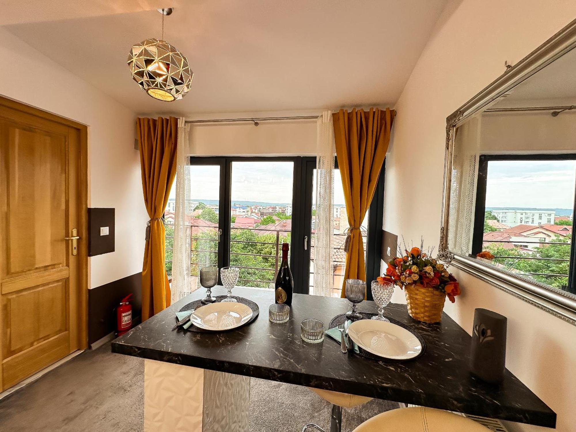 The Royal - Studio With Balcony & Panoramic View Craiova Kültér fotó