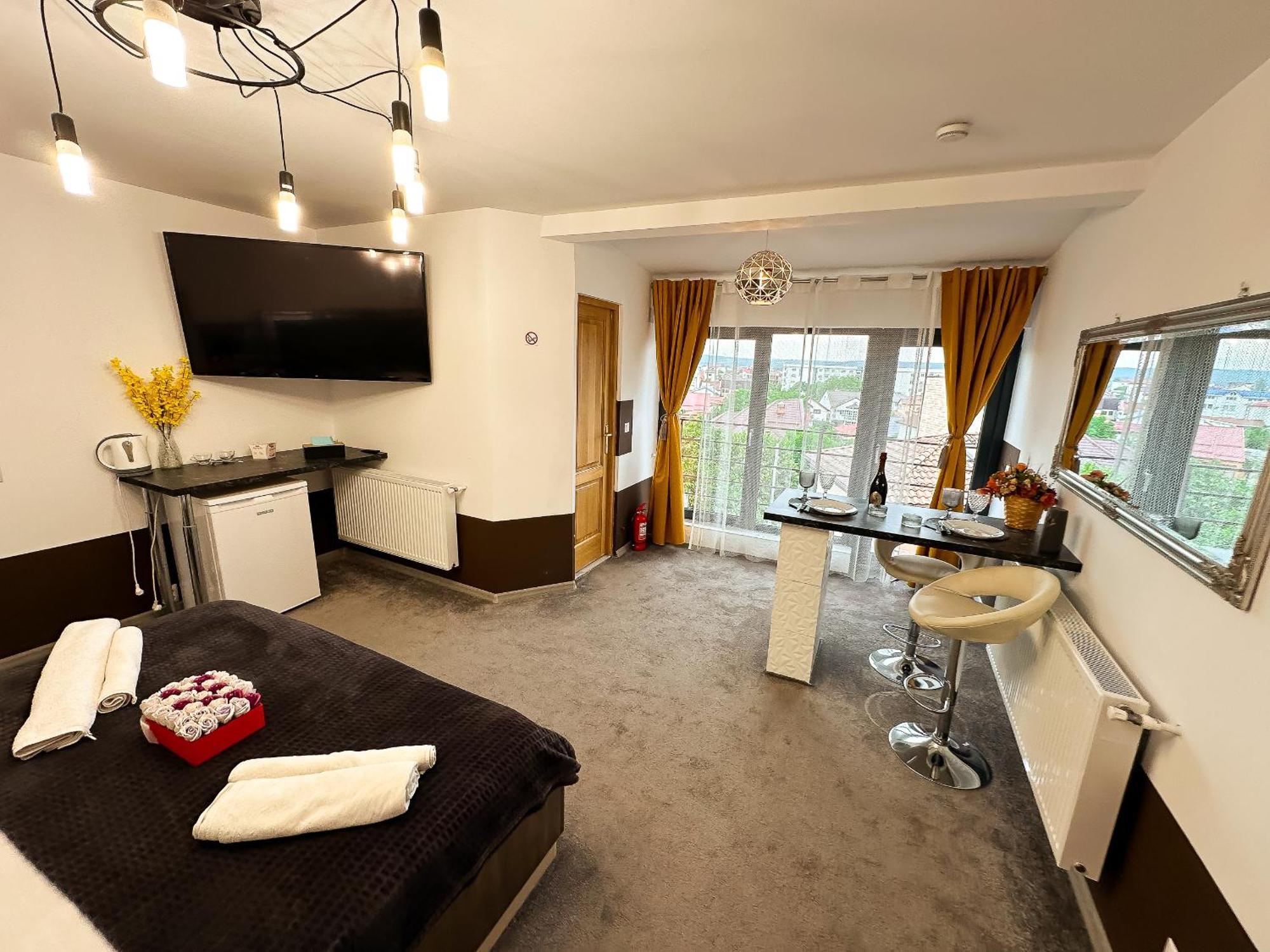 The Royal - Studio With Balcony & Panoramic View Craiova Kültér fotó