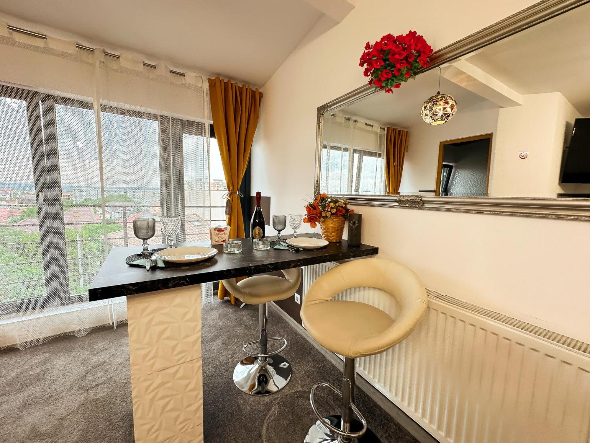 The Royal - Studio With Balcony & Panoramic View Craiova Kültér fotó