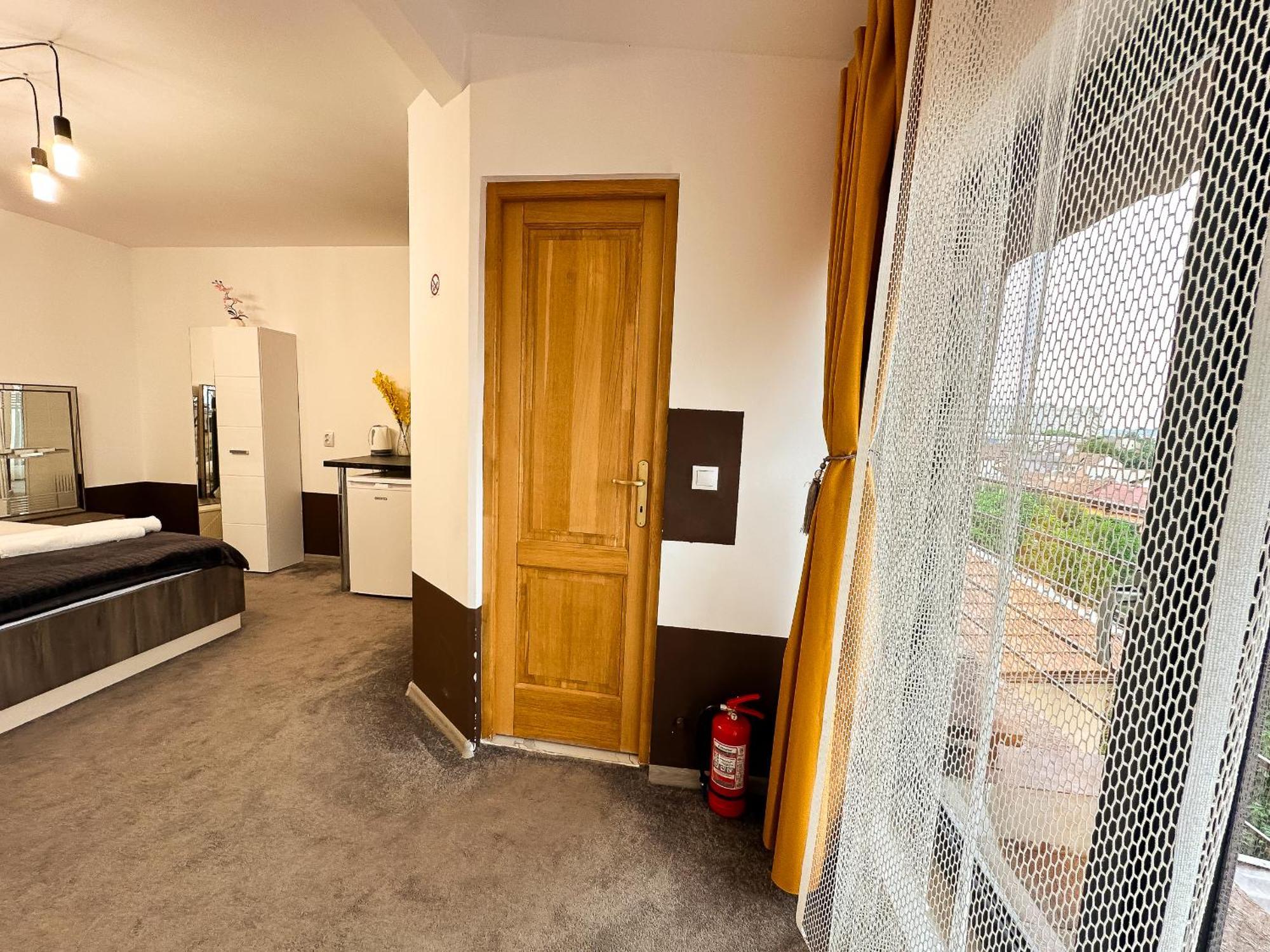 The Royal - Studio With Balcony & Panoramic View Craiova Kültér fotó